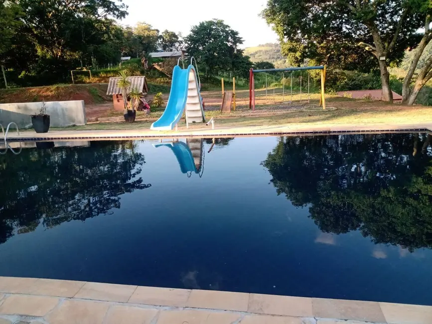 Foto 2 de Chácara com 4 quartos à venda, 100m2 em Centro, Extrema - MG