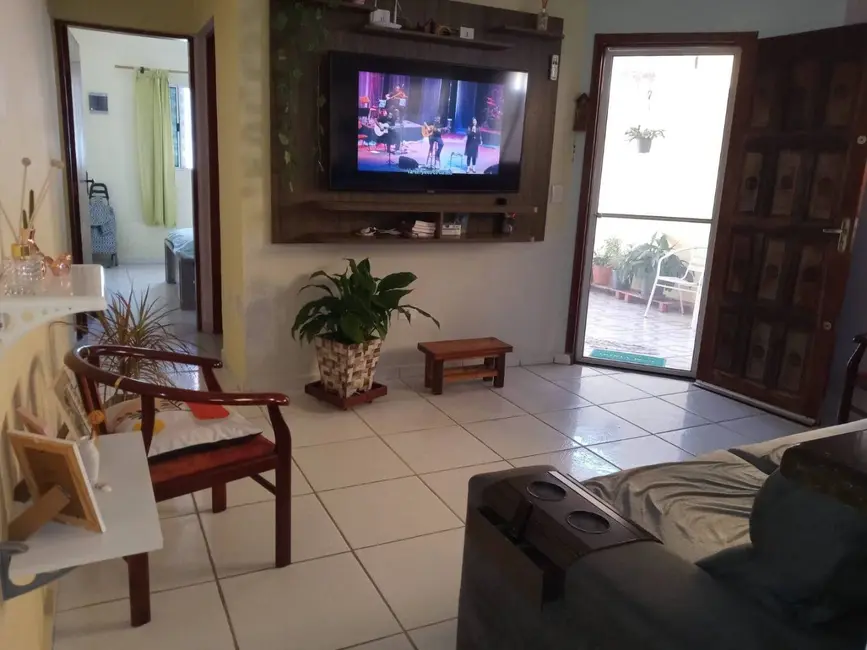 Foto 2 de Casa com 2 quartos à venda, 141m2 em Itanhaem - SP