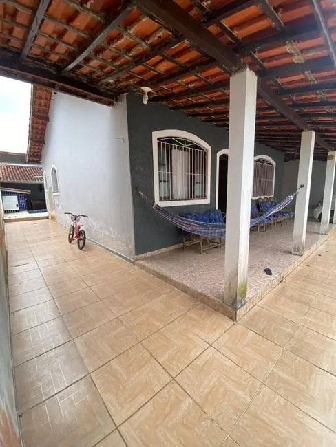 Foto 3 de Casa com 3 quartos à venda, 360m2 em Itanhaem - SP