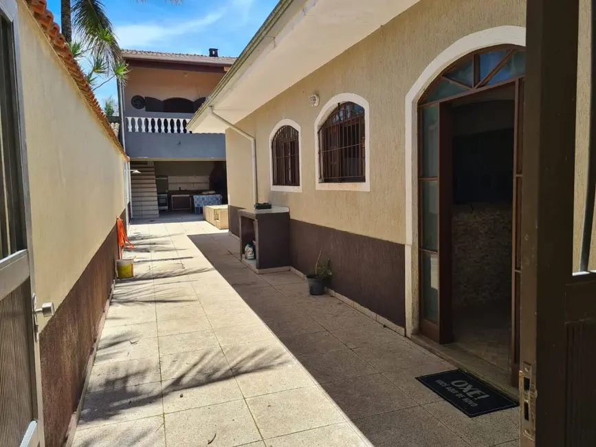 Foto 8 de Casa com 6 quartos à venda, 175m2 em Itanhaem - SP