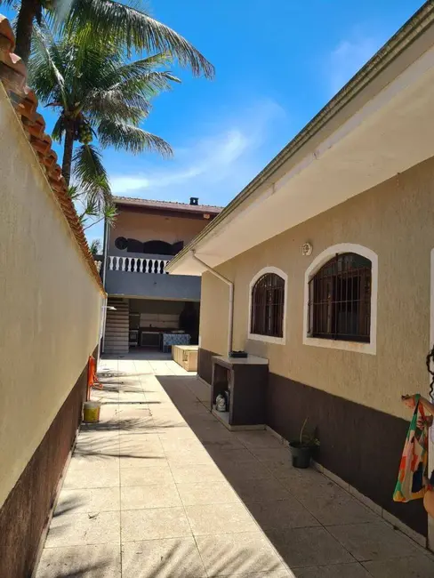 Foto 6 de Casa com 6 quartos à venda, 175m2 em Itanhaem - SP