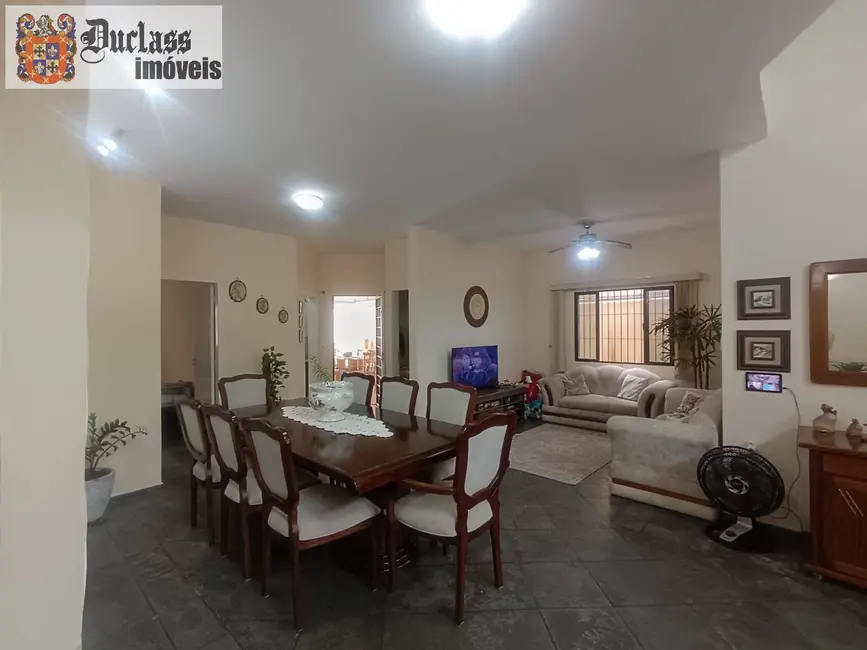 Sobrado com 5 quartos à venda, 315m2 em Itanhaem - SP - imagem 7 Foto 7 de Sobrado com 5 quartos à venda, 315m2 em Itanhaem - SP