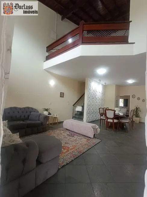 Sobrado com 5 quartos à venda, 315m2 em Itanhaem - SP - imagem 6 Foto 6 de Sobrado com 5 quartos à venda, 315m2 em Itanhaem - SP