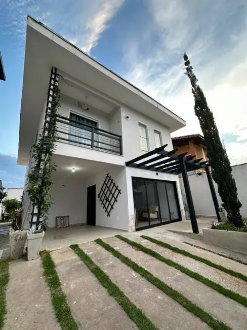 Foto 1 de Sobrado com 4 quartos à venda, 200m2 em Peruibe - SP