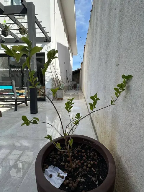 Foto 4 de Sobrado com 4 quartos à venda, 200m2 em Peruibe - SP