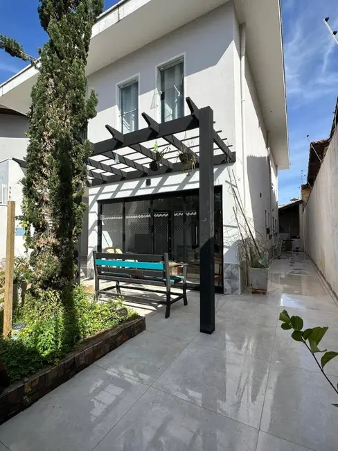 Foto 3 de Sobrado com 4 quartos à venda, 200m2 em Peruibe - SP