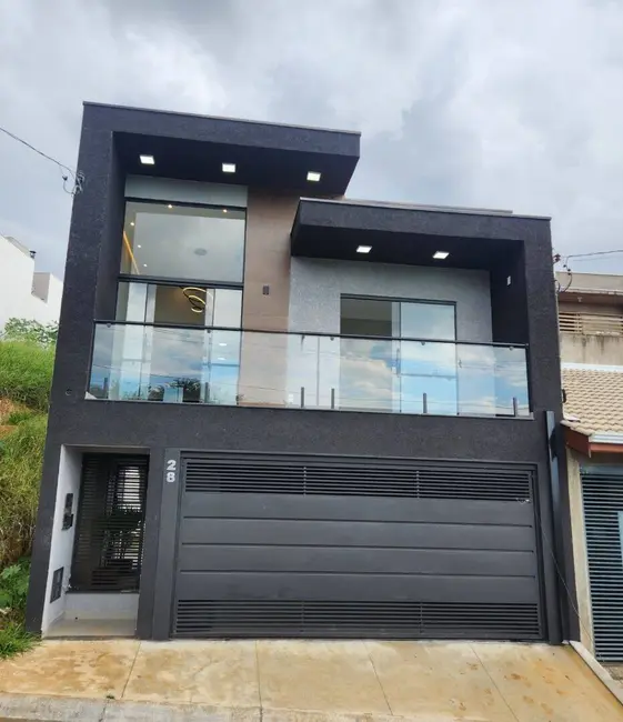Casa com 3 quartos à venda, 157m2 em Braganca Paulista - SP - imagem 1 Foto 1 de Casa com 3 quartos à venda, 157m2 em Braganca Paulista - SP