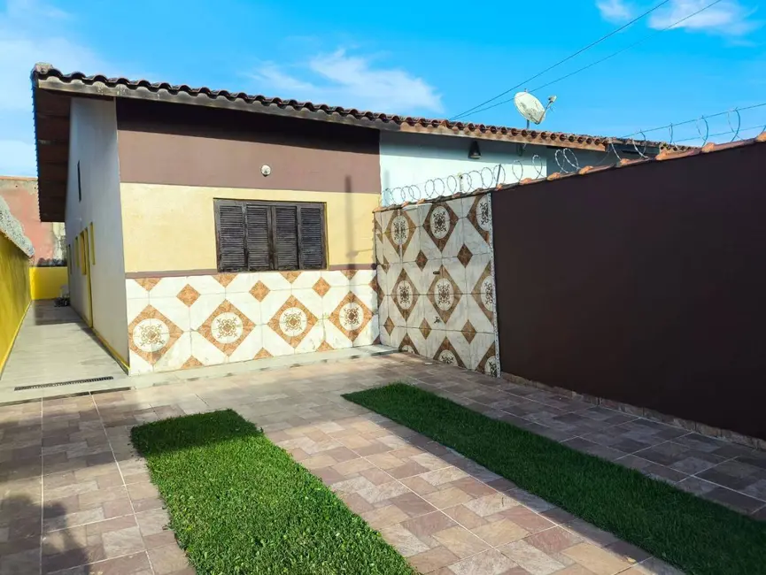 Foto 1 de Casa com 2 quartos à venda, 60m2 em Peruibe - SP