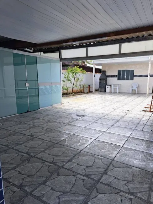 Foto 2 de Casa com 2 quartos à venda, 140m2 em Mirim, Praia Grande - SP