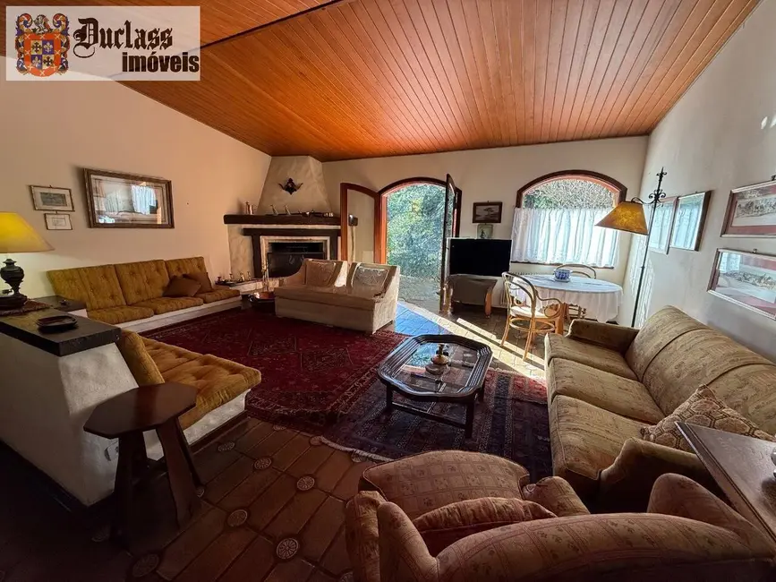 Foto 8 de Casa com 4 quartos à venda, 267m2 em Campos Do Jordao - SP