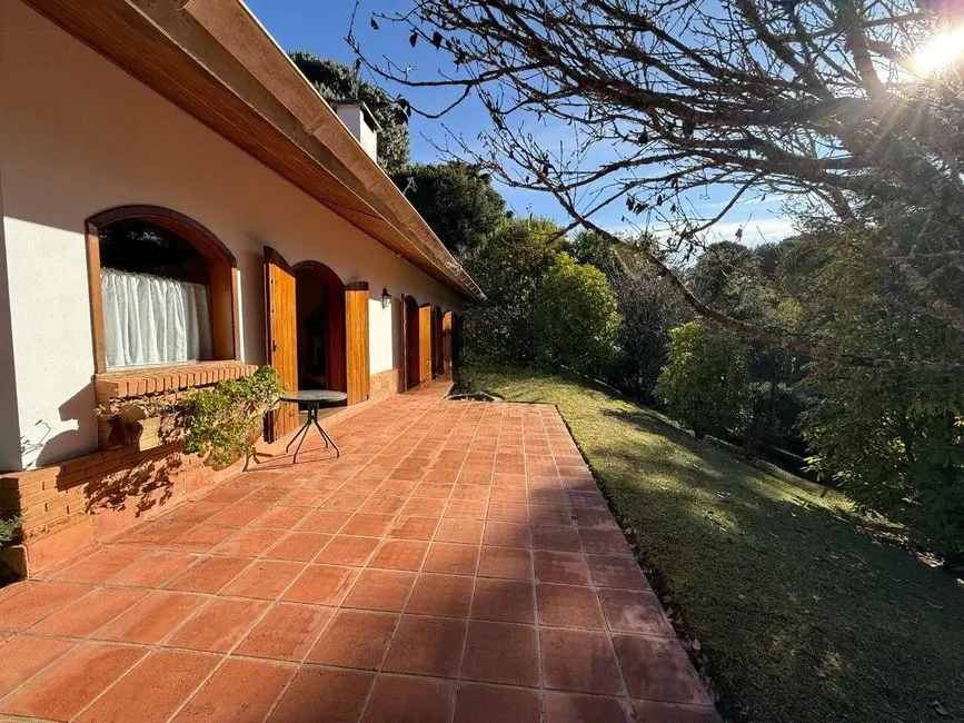Foto 4 de Casa com 4 quartos à venda, 267m2 em Campos Do Jordao - SP