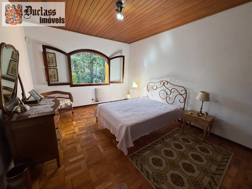Foto 9 de Casa com 4 quartos à venda, 267m2 em Campos Do Jordao - SP
