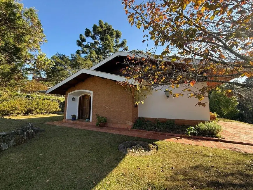 Foto 3 de Casa com 4 quartos à venda, 267m2 em Campos Do Jordao - SP