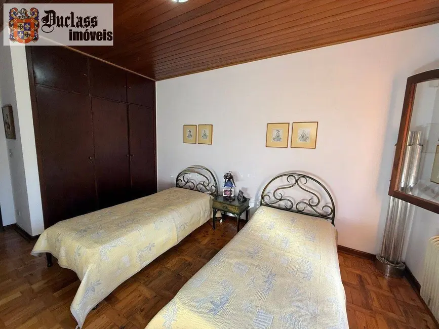 Foto 8 de Casa com 4 quartos à venda, 267m2 em Campos Do Jordao - SP