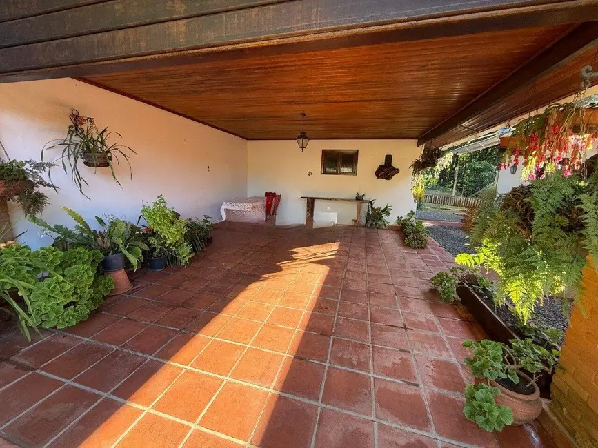 Foto 9 de Casa com 4 quartos à venda, 267m2 em Campos Do Jordao - SP