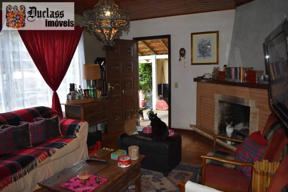 Foto 3 de Casa com 4 quartos à venda, 222m2 em Campos Do Jordao - SP