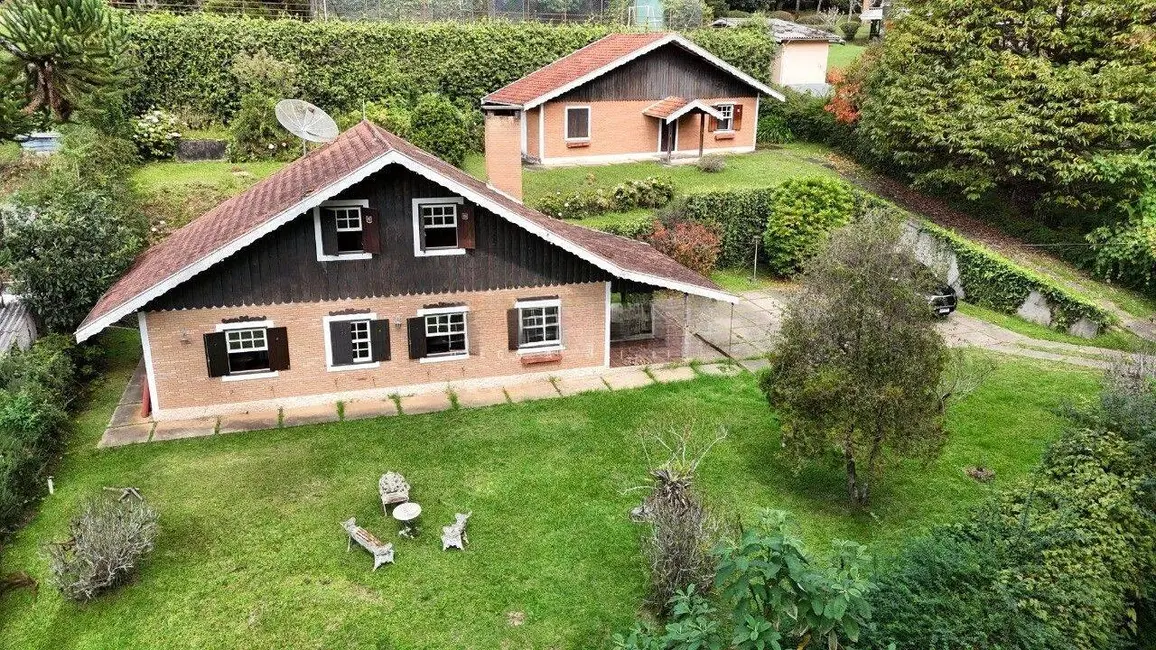 Foto 1 de Casa com 5 quartos à venda, 223m2 em Campos Do Jordao - SP