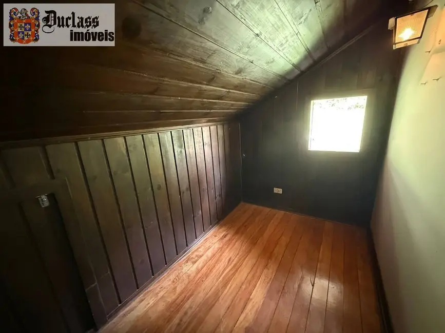 Foto 5 de Casa com 5 quartos à venda, 223m2 em Campos Do Jordao - SP