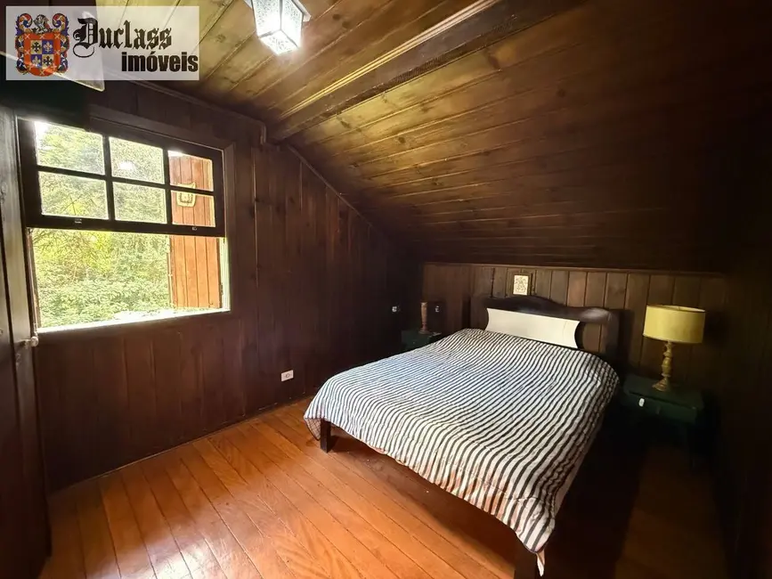 Foto 9 de Casa com 5 quartos à venda, 223m2 em Campos Do Jordao - SP