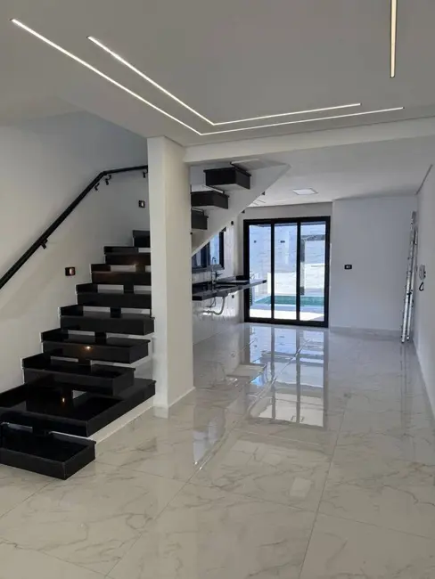 Foto 4 de Sobrado com 4 quartos à venda, 204m2 em Boqueirão, Praia Grande - SP