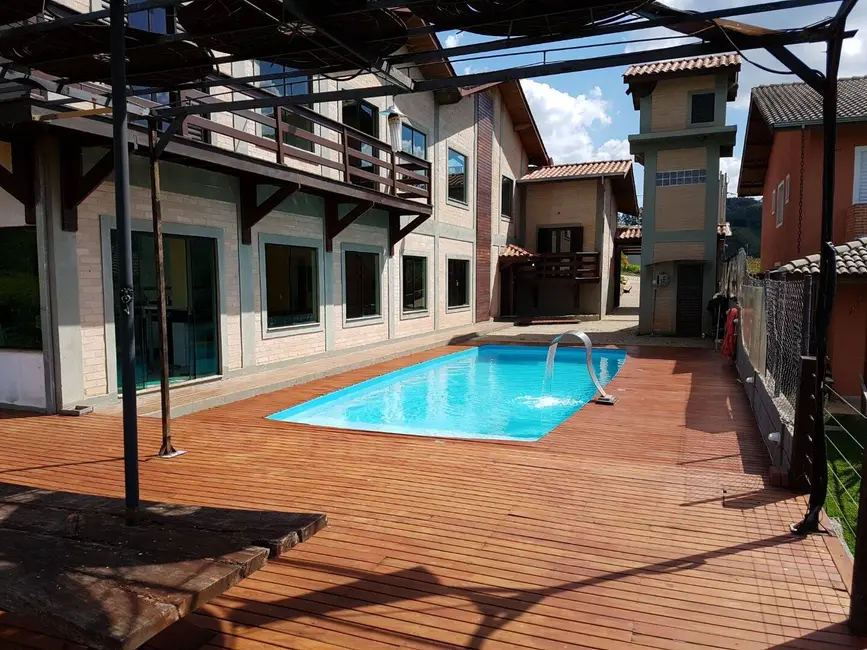 Sobrado com 4 quartos à venda, 250m2 em Piracaia - SP - imagem 1 Foto 1 de Sobrado com 4 quartos à venda, 250m2 em Piracaia - SP