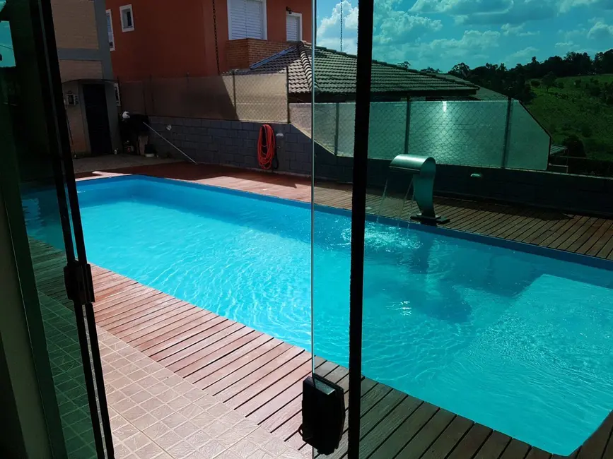 Sobrado com 4 quartos à venda, 250m2 em Piracaia - SP - imagem 4 Foto 4 de Sobrado com 4 quartos à venda, 250m2 em Piracaia - SP