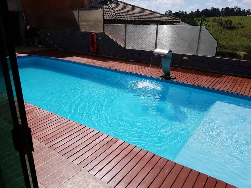 Sobrado com 4 quartos à venda, 250m2 em Piracaia - SP - imagem 3 Foto 3 de Sobrado com 4 quartos à venda, 250m2 em Piracaia - SP