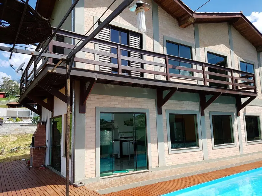 Sobrado com 4 quartos à venda, 250m2 em Piracaia - SP - imagem 5 Foto 5 de Sobrado com 4 quartos à venda, 250m2 em Piracaia - SP