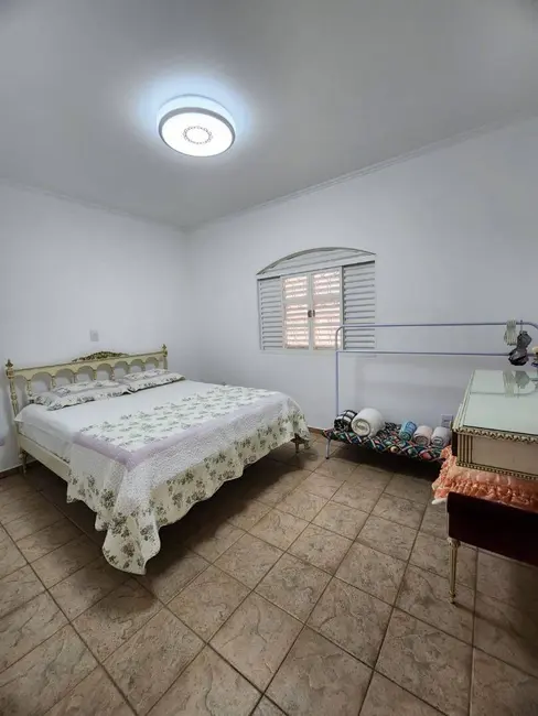 Foto 4 de Chácara com 3 quartos à venda, 243m2 em Piracaia - SP