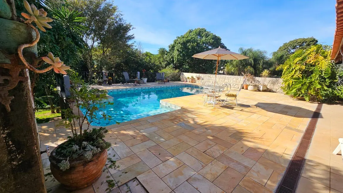 Foto 1 de Chácara com 4 quartos à venda, 300m2 em Jardim Centenário, Atibaia - SP