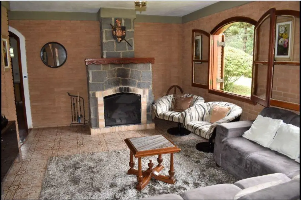 Chácara com 3 quartos à venda, 218m2 em Campos Do Jordao - SP - imagem 6 Foto 6 de Chácara com 3 quartos à venda, 218m2 em Campos Do Jordao - SP