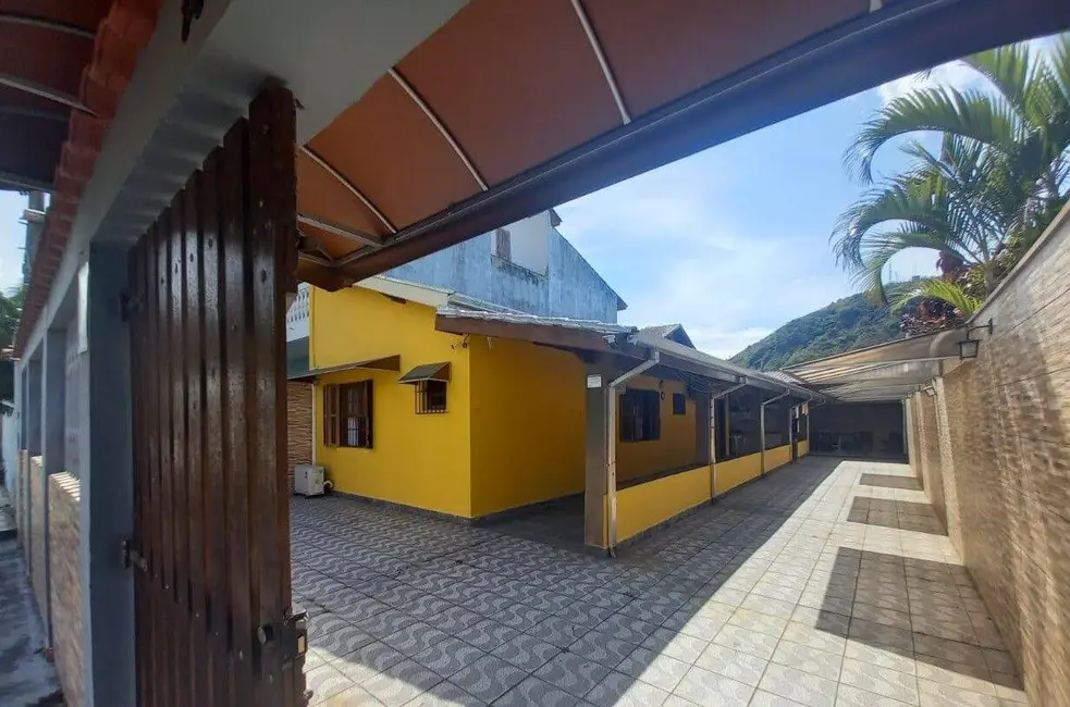 Foto 1 de Casa com 2 quartos à venda, 160m2 em Sumaré, Caraguatatuba - SP
