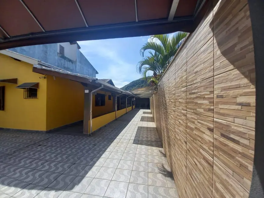 Foto 2 de Casa com 2 quartos à venda, 160m2 em Sumaré, Caraguatatuba - SP