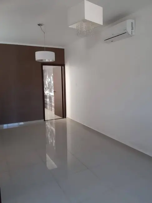 Foto 1 de Casa com 2 quartos à venda, 170m2 em Parque dos Coqueiros, Atibaia - SP