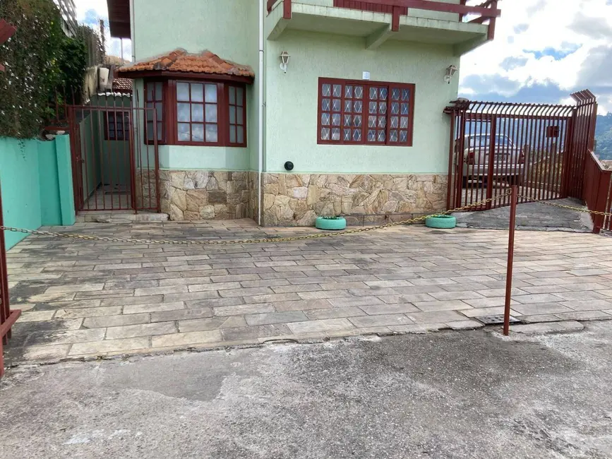 Foto 4 de Sobrado com 4 quartos à venda, 260m2 em Campos Do Jordao - SP