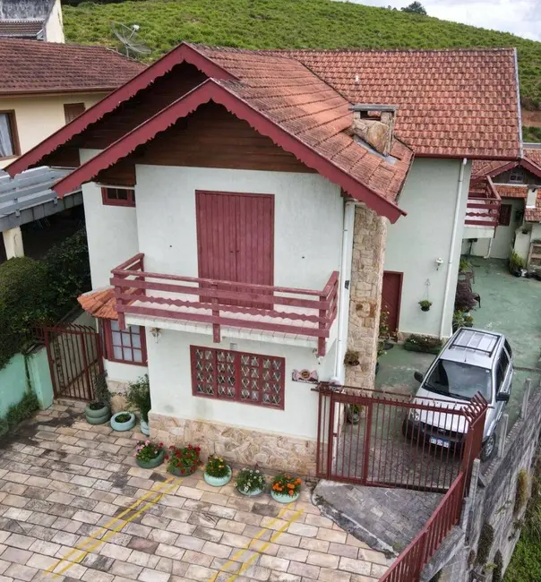 Foto 7 de Sobrado com 4 quartos à venda, 260m2 em Campos Do Jordao - SP