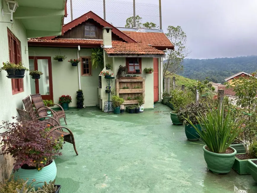 Foto 8 de Sobrado com 4 quartos à venda, 260m2 em Campos Do Jordao - SP