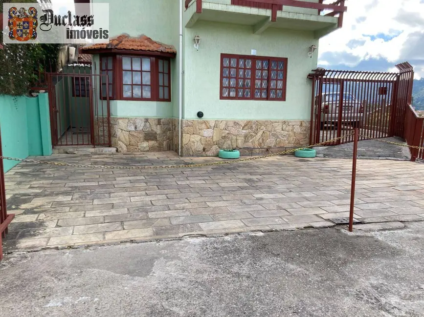 Foto 4 de Sobrado com 4 quartos à venda, 260m2 em Campos Do Jordao - SP