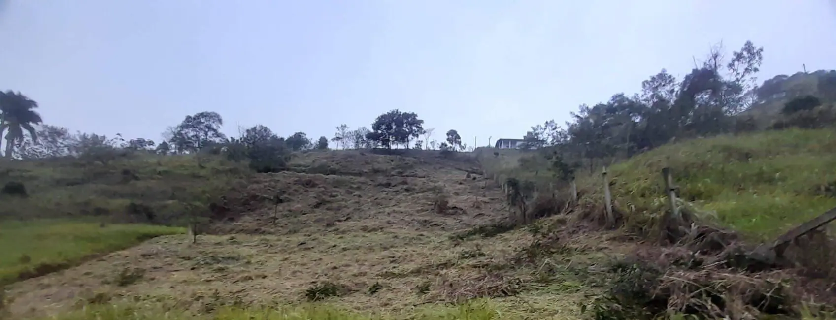 Foto 2 de Terreno / Lote à venda, 1040m2 em Igarata - SP