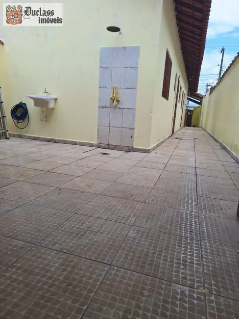 Foto 8 de Casa com 2 quartos à venda, 80m2 em Mongagua - SP