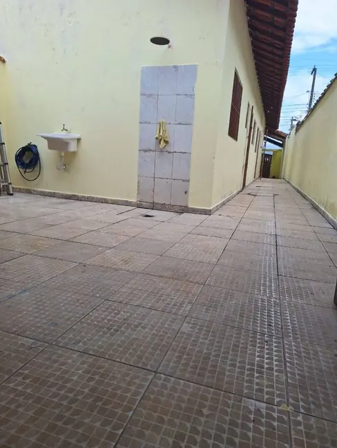 Foto 8 de Casa com 2 quartos à venda, 80m2 em Mongagua - SP