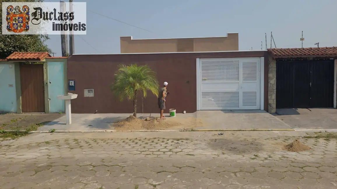 Casa com 4 quartos à venda, 107m2 em Itanhaem - SP - imagem 2 Foto 2 de Casa com 4 quartos à venda, 107m2 em Itanhaem - SP