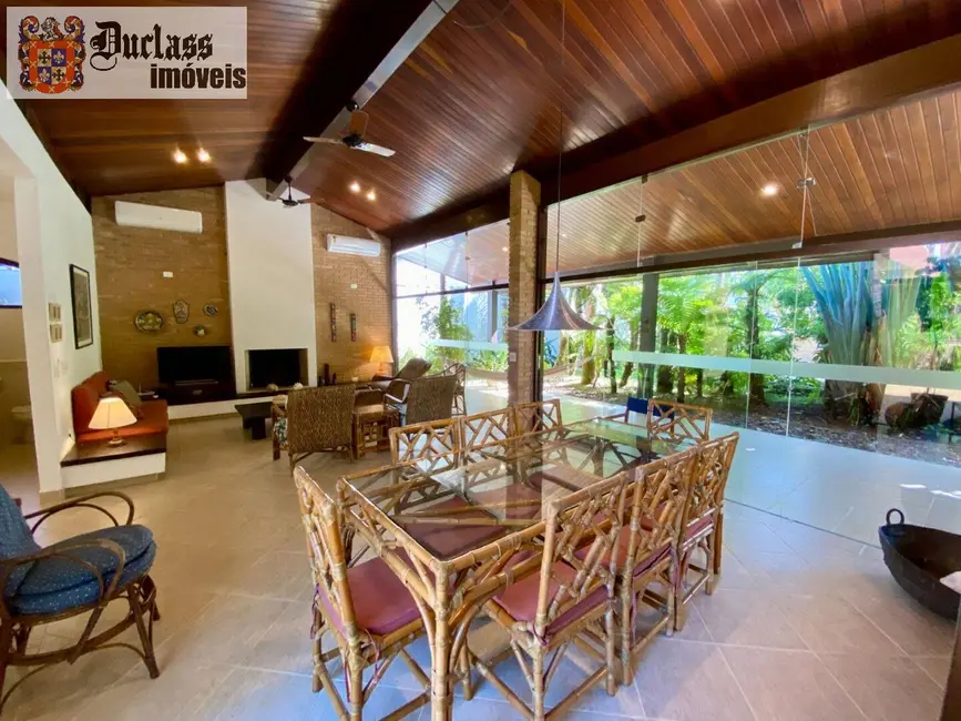 Sobrado com 5 quartos à venda, 370m2 em Ubatuba - SP - imagem 4 Foto 4 de Sobrado com 5 quartos à venda, 370m2 em Ubatuba - SP