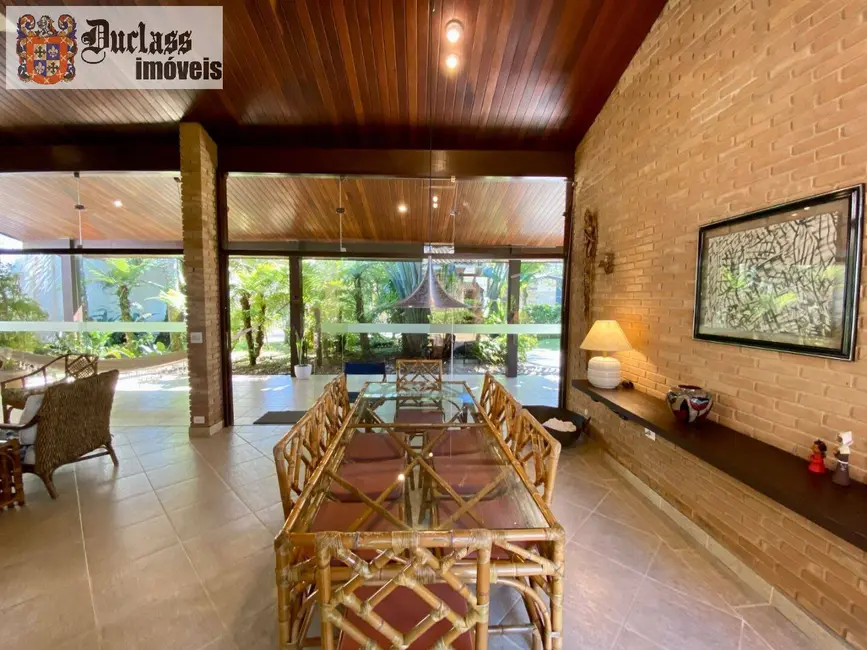 Sobrado com 5 quartos à venda, 370m2 em Ubatuba - SP - imagem 8 Foto 8 de Sobrado com 5 quartos à venda, 370m2 em Ubatuba - SP
