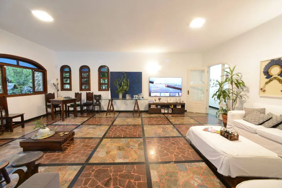 Foto 9 de Casa com 6 quartos à venda, 259m2 em Centro, Peruibe - SP