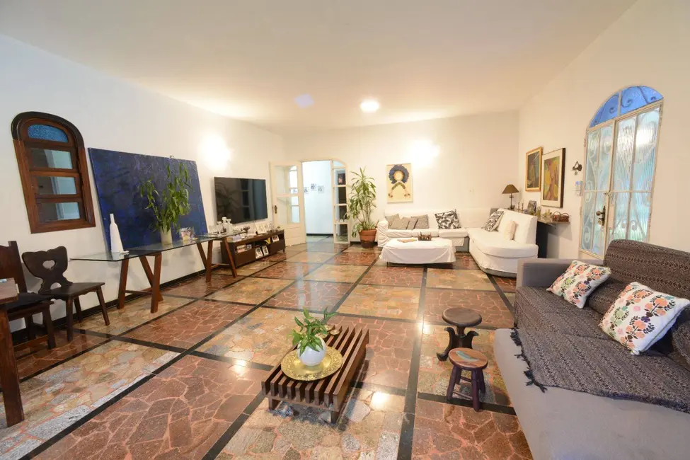 Foto 8 de Casa com 6 quartos à venda, 259m2 em Centro, Peruibe - SP