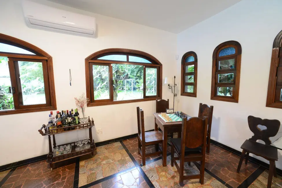 Foto 6 de Casa com 6 quartos à venda, 259m2 em Centro, Peruibe - SP