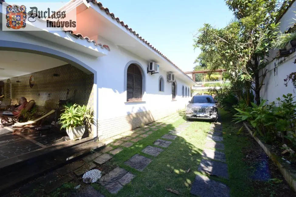 Foto 2 de Casa com 6 quartos à venda, 259m2 em Centro, Peruibe - SP