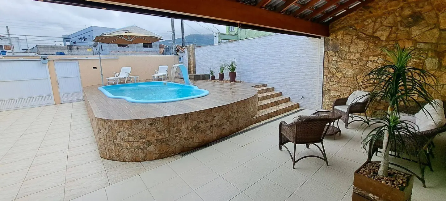 Foto 4 de Sobrado com 4 quartos à venda, 246m2 em Indaiá, Caraguatatuba - SP
