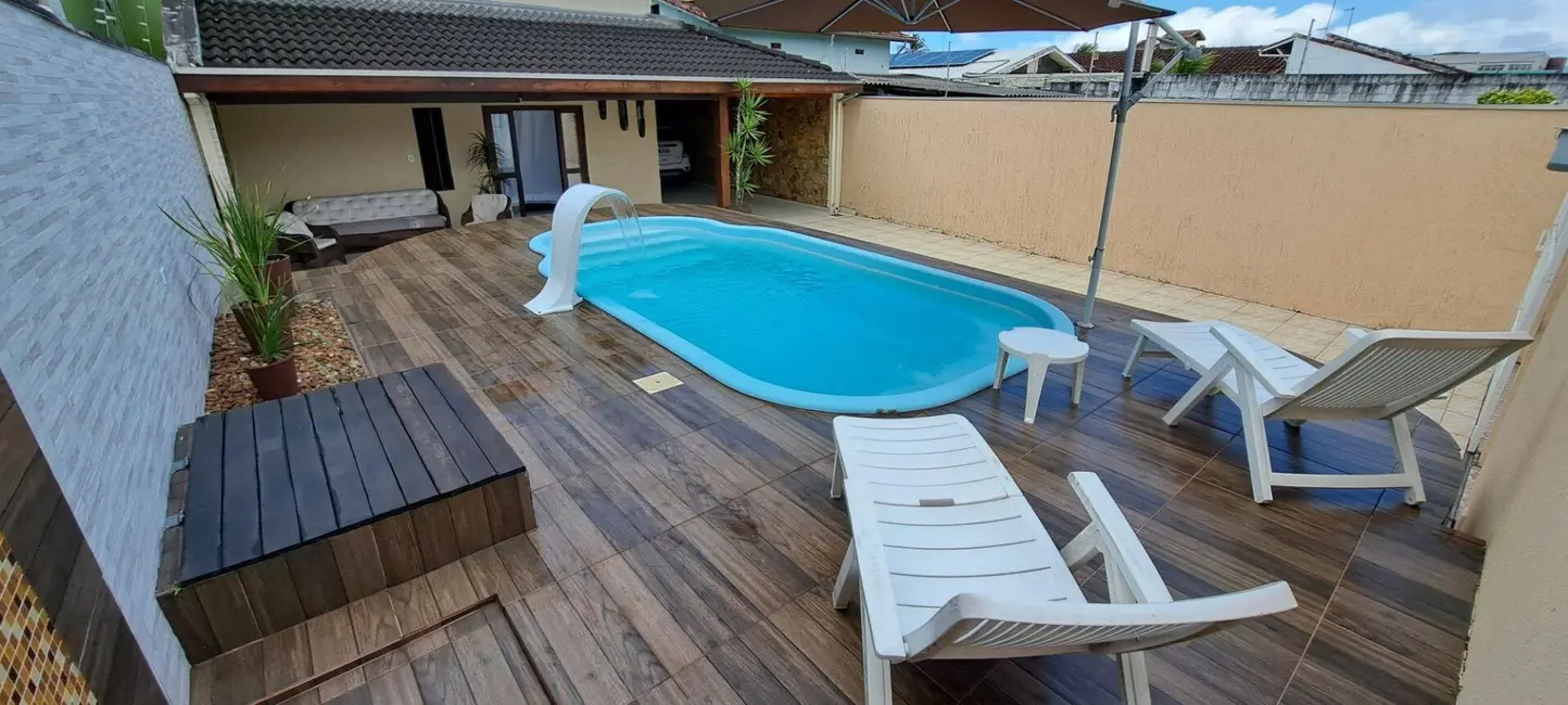 Foto 1 de Sobrado com 4 quartos à venda, 246m2 em Indaiá, Caraguatatuba - SP